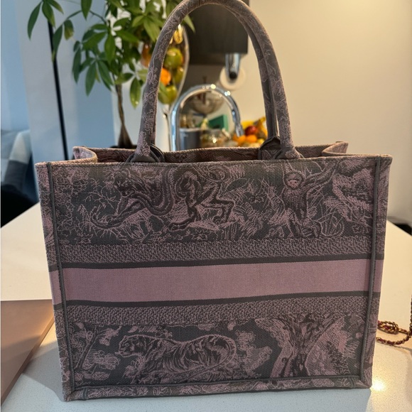 Worn 1 time, comes with receipt. No box - Picture 2 of 6